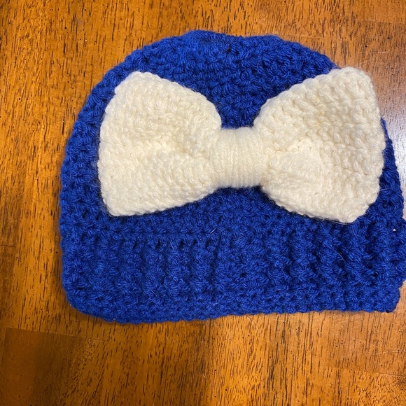 Home made crocheted hat, with ponytail hole. - Picture 2 of 9